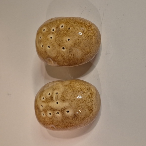 RUSTIC Handpainted Ceramic Baked Potato Serving Set With Salt and Pepper Shakers - Picture 5 of 16